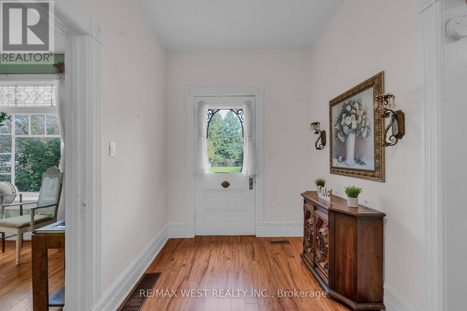 26 Centre Street Property Photo 2