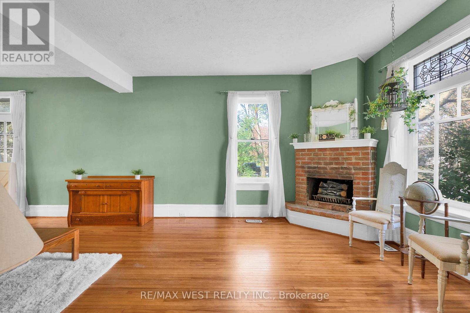 26 Centre Street Property Photo 4