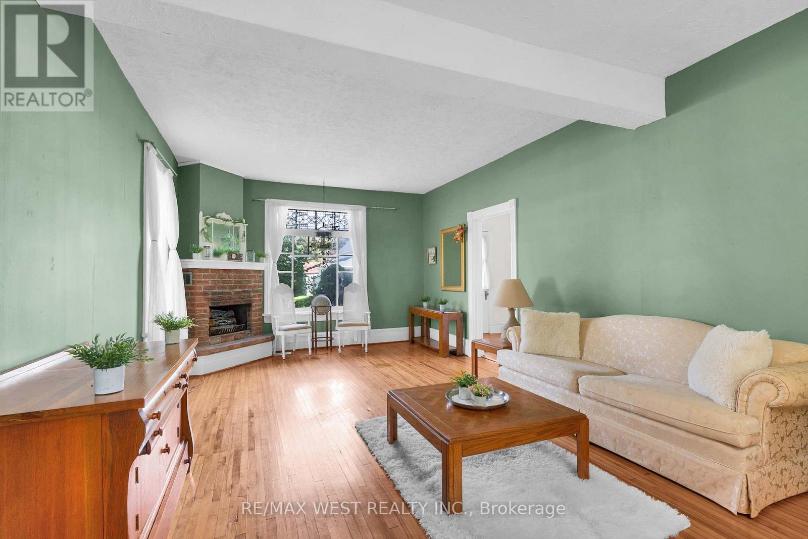 26 Centre Street Property Photo 5