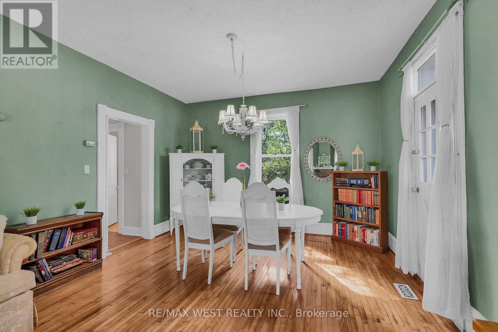 26 Centre Street Property Photo 7