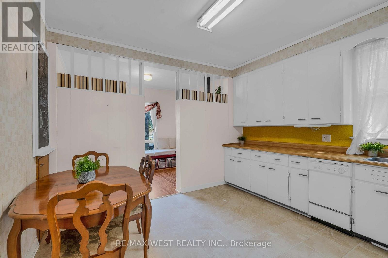 26 Centre Street Property Photo 8