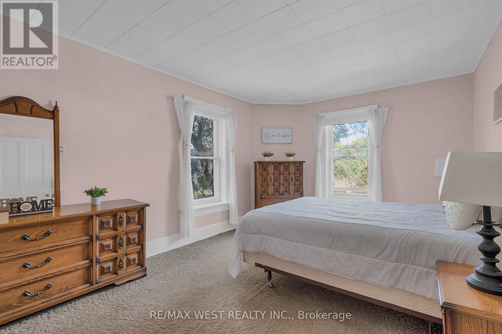 26 Centre Street Property Photo 13