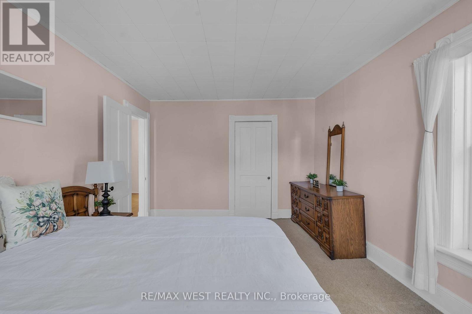 26 Centre Street Property Photo 14