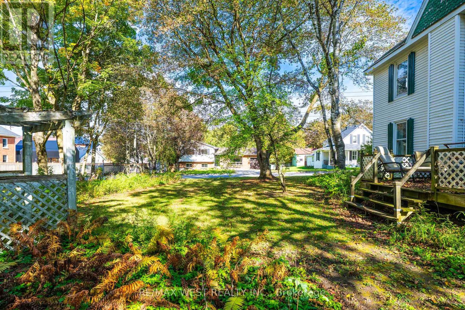 26 Centre Street Property Photo 20
