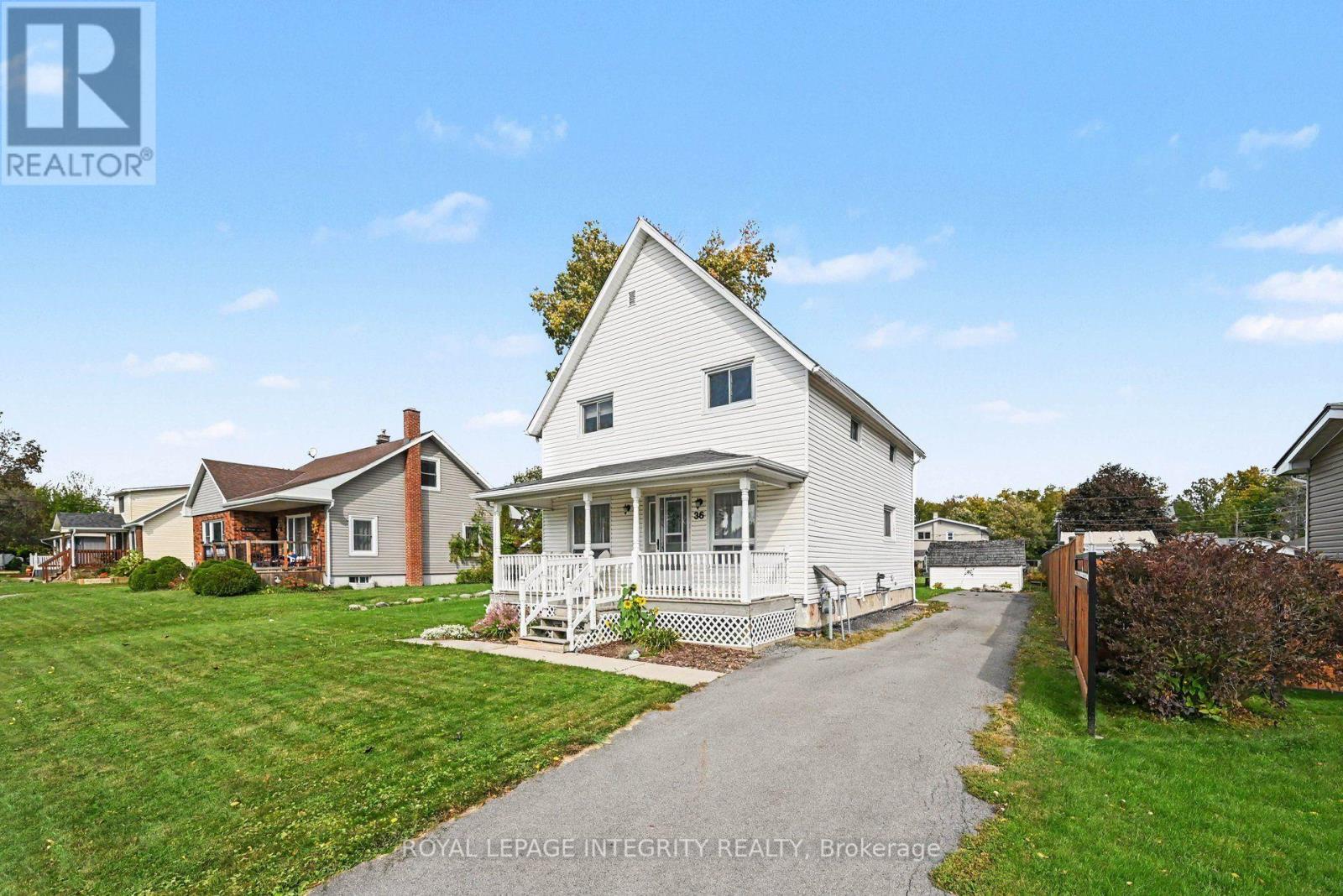 36 Kent Crescent Property Photo 2
