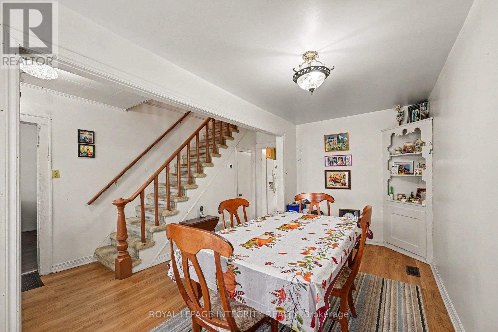 36 Kent Crescent Property Photo 6