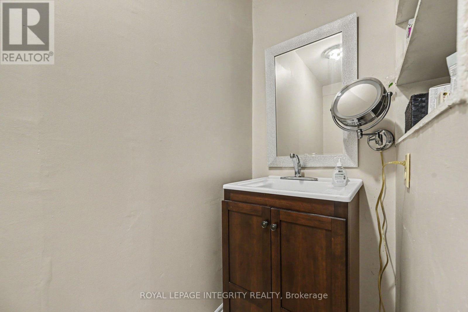 36 Kent Crescent Property Photo 12