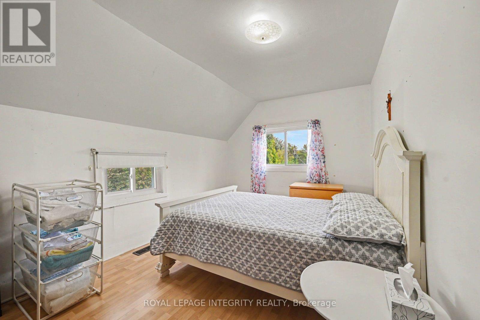 36 Kent Crescent Property Photo 13
