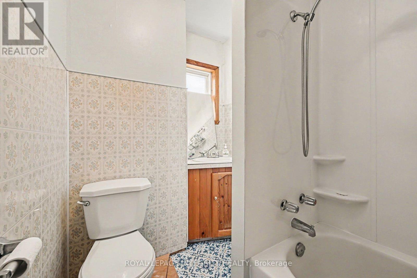 36 Kent Crescent Property Photo 14