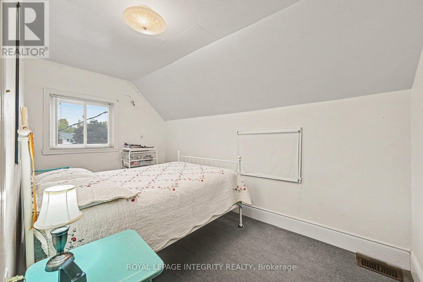 36 Kent Crescent Property Photo 15