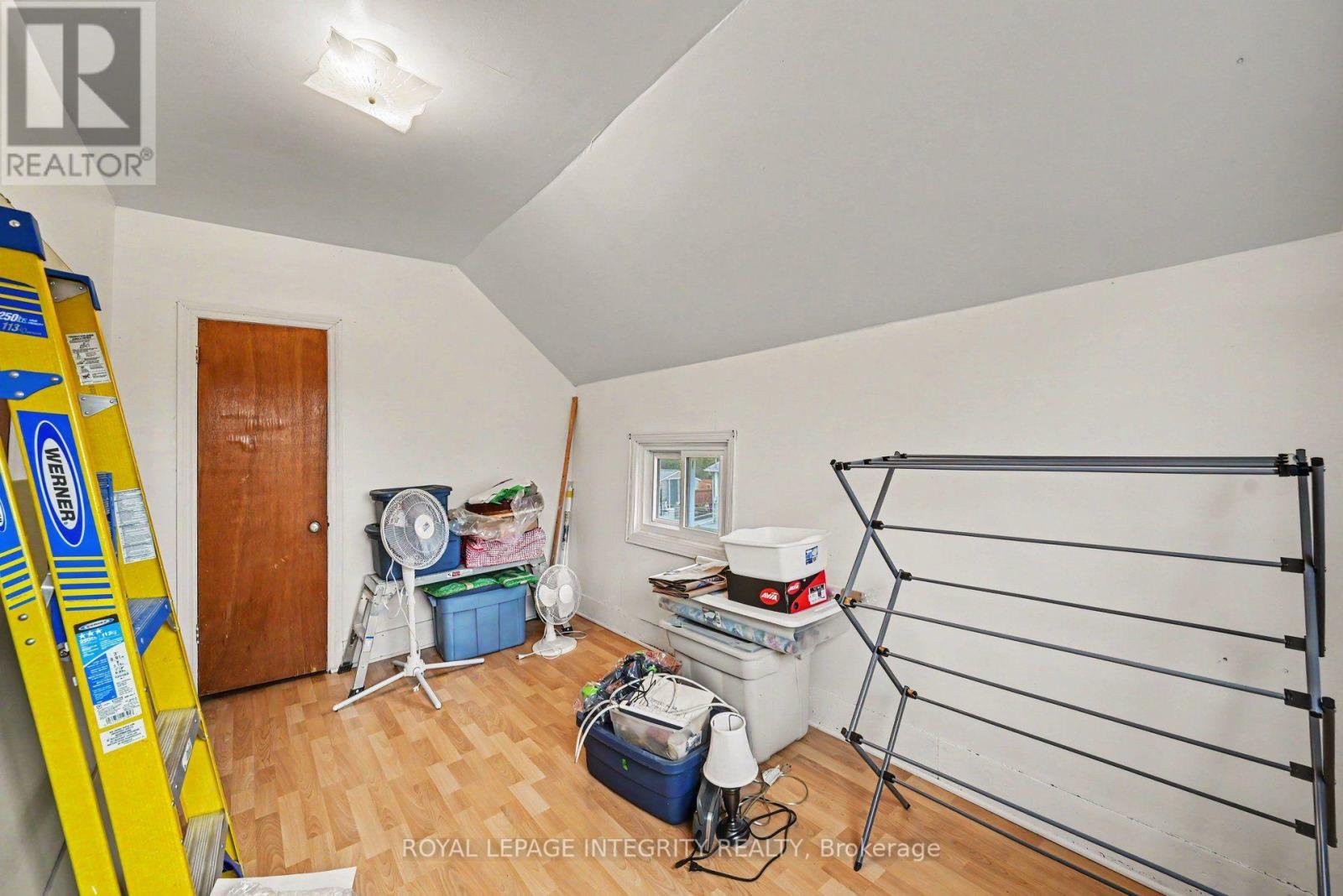 36 Kent Crescent Property Photo 16