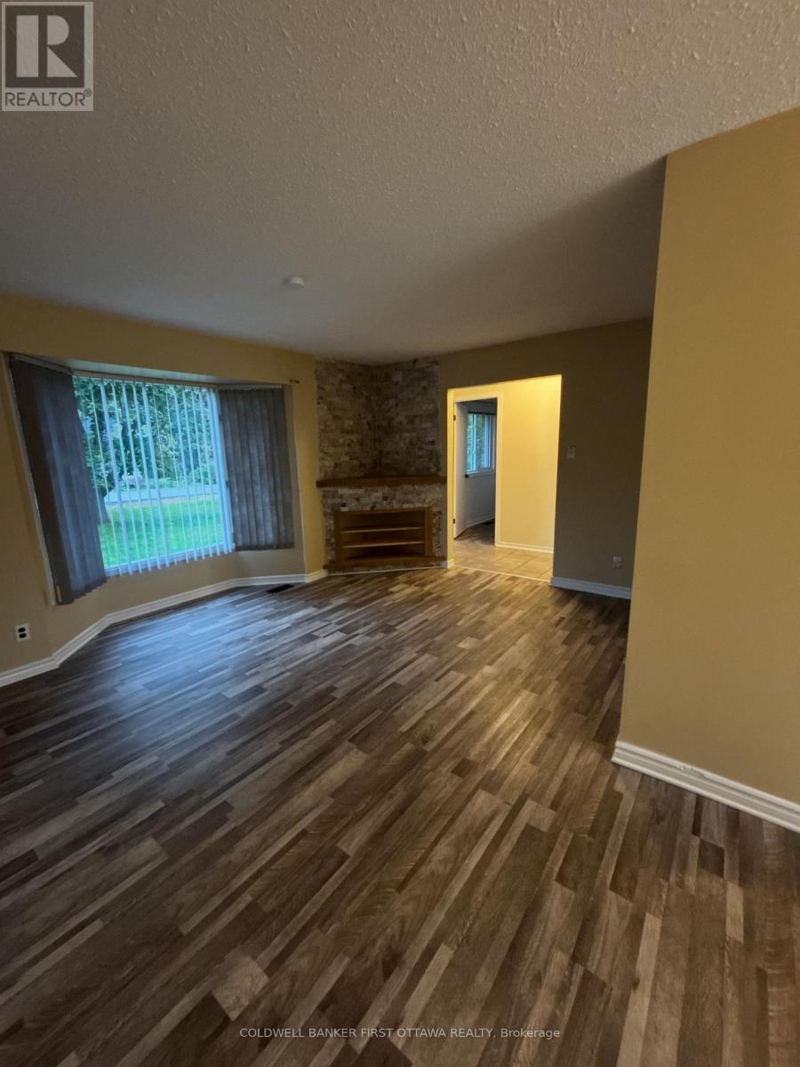 1084 Eadie Road Property Photo 3