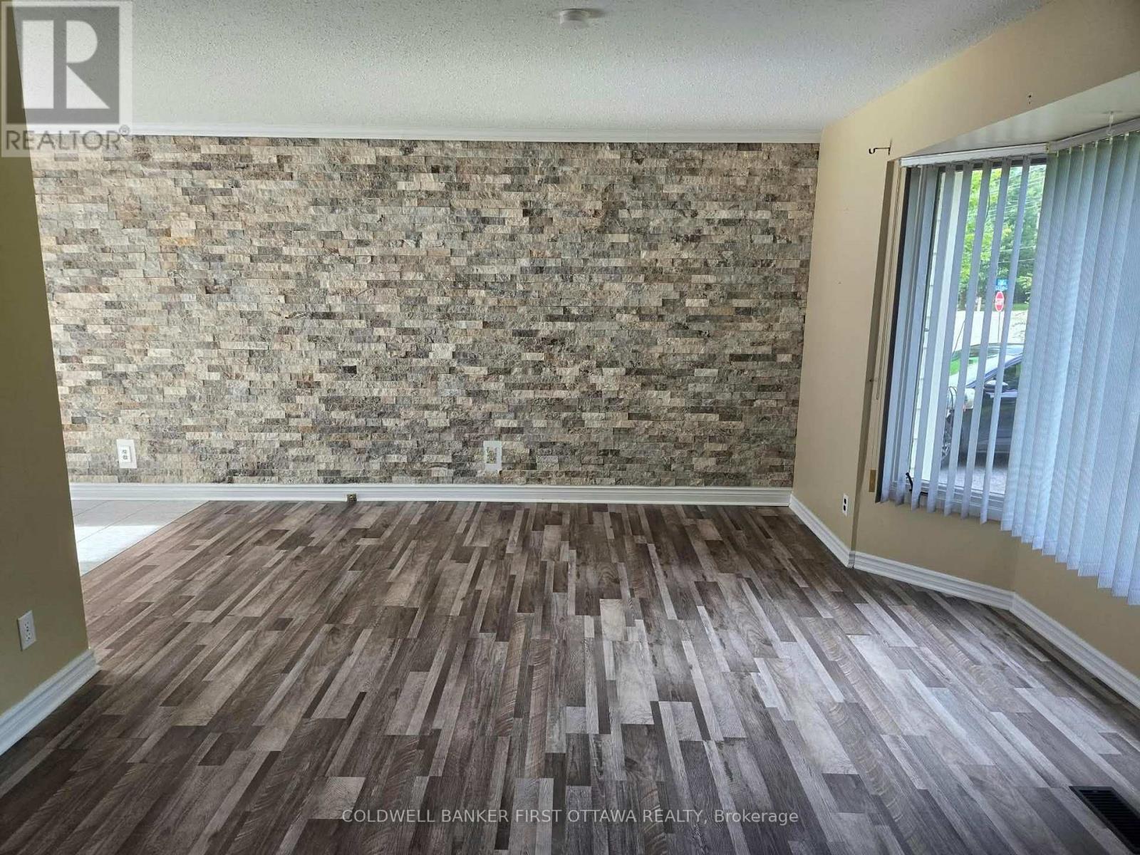 1084 Eadie Road Property Photo 4