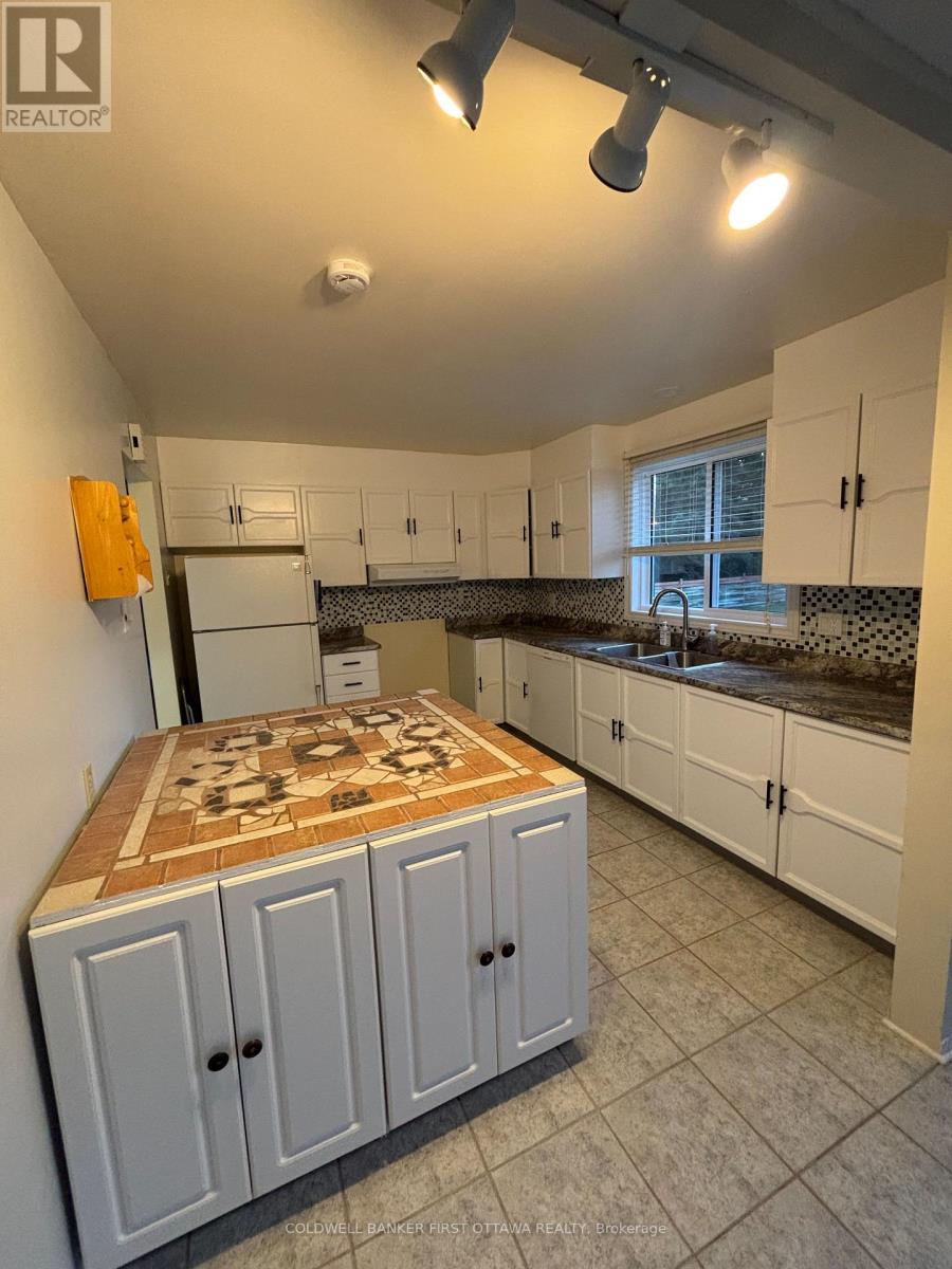 1084 Eadie Road Property Photo 8