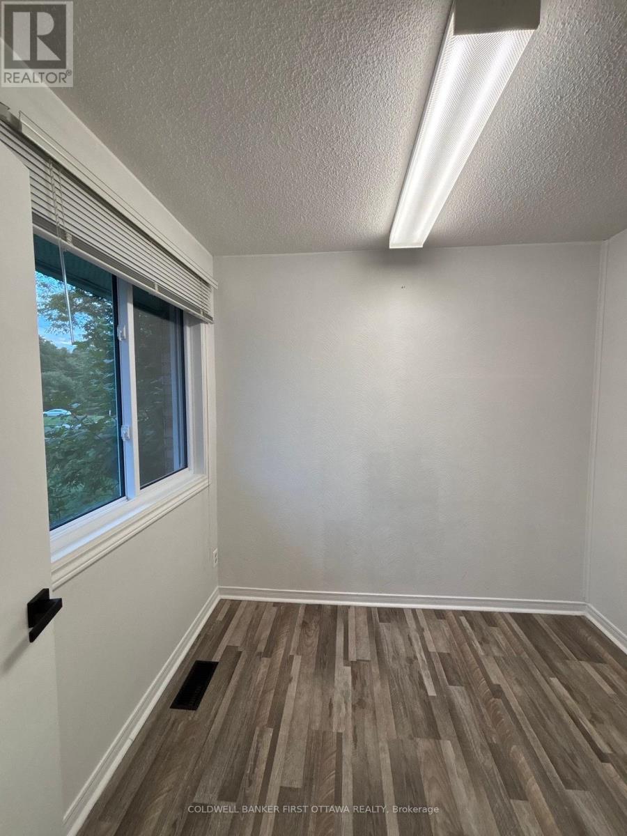 1084 Eadie Road Property Photo 10