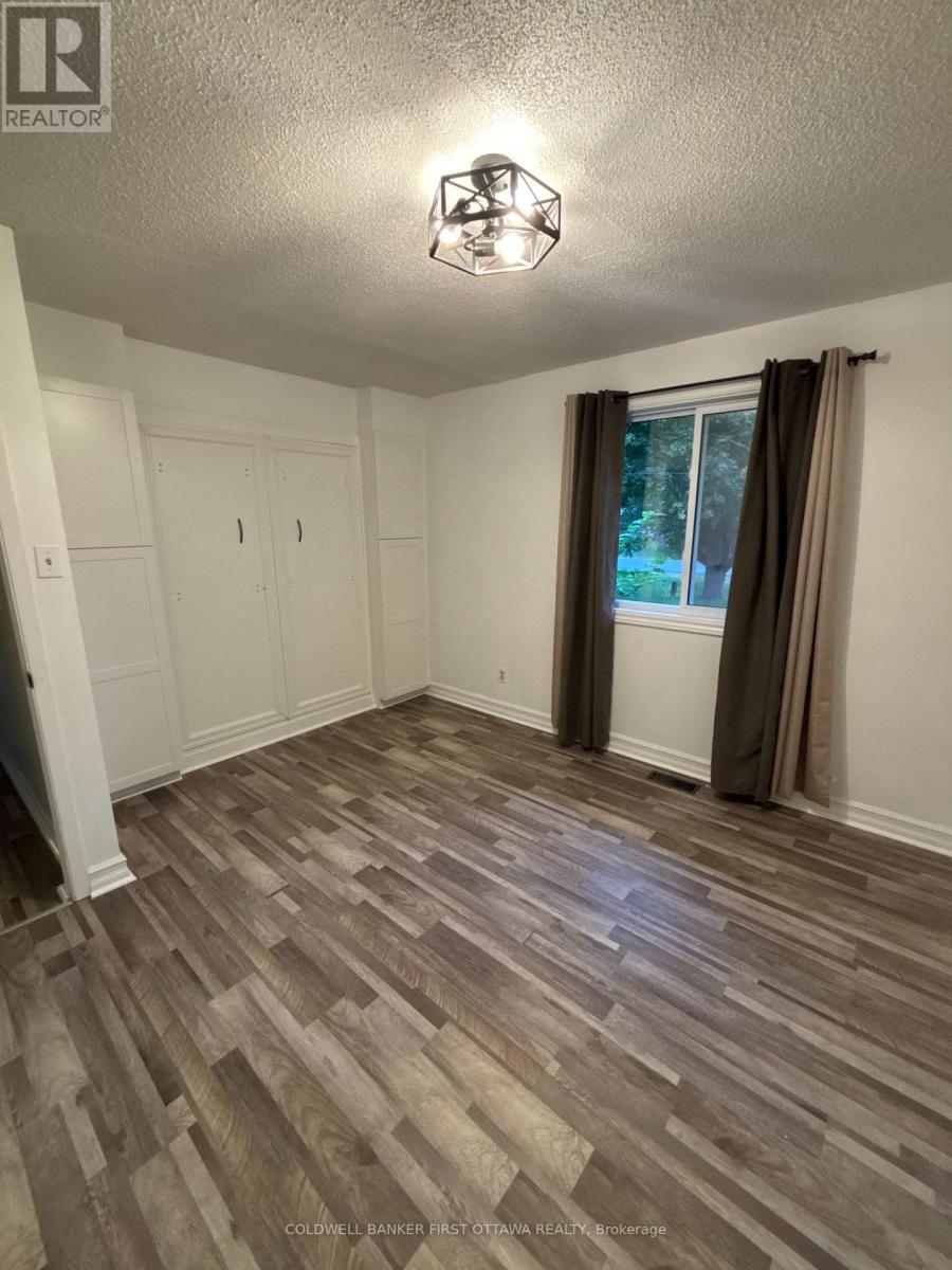 1084 Eadie Road Property Photo 11