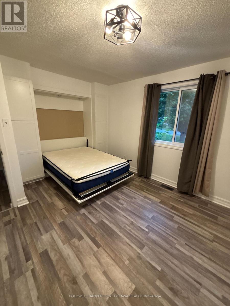 1084 Eadie Road Property Photo 12