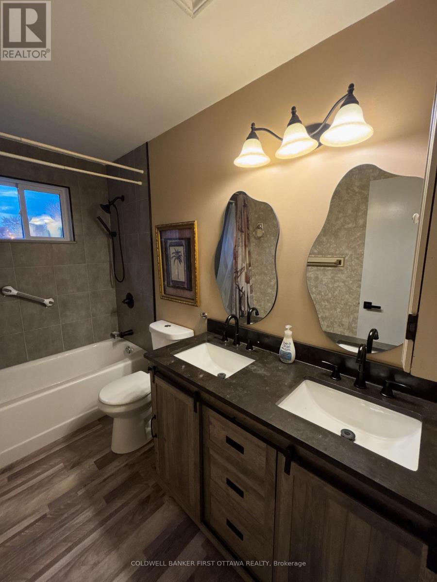 1084 Eadie Road Property Photo 14