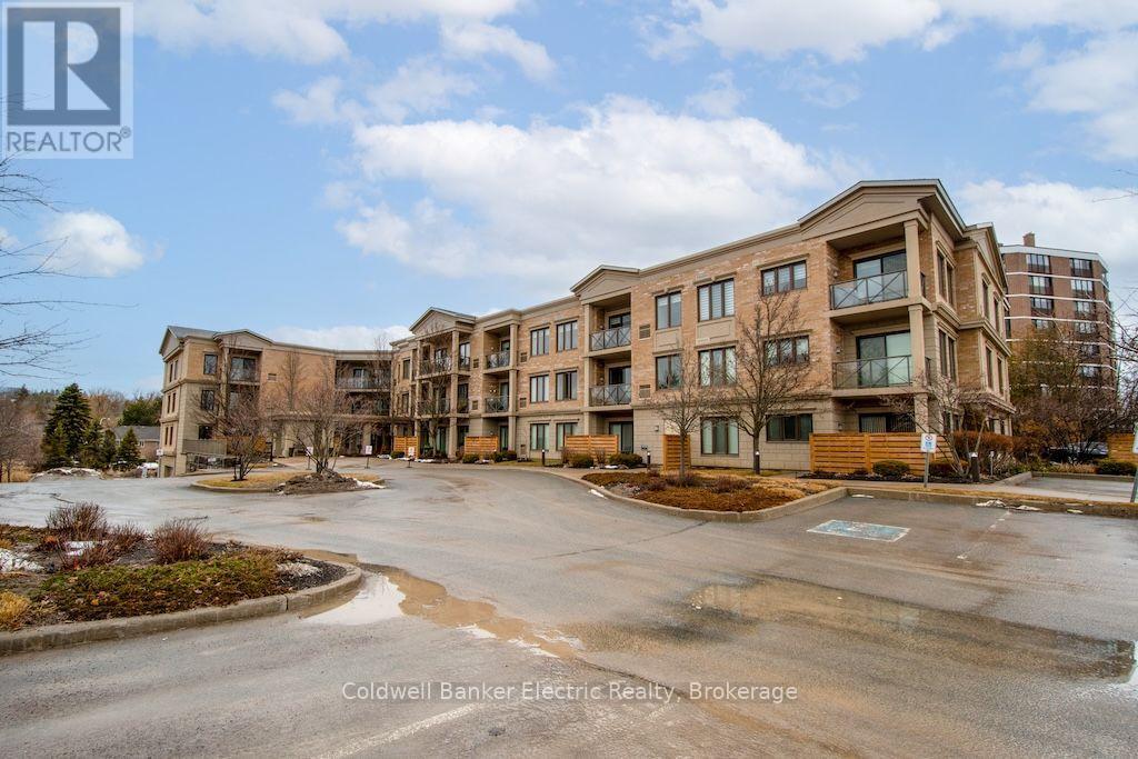 212 - 869 Clonsilla Avenue Property Photo 2