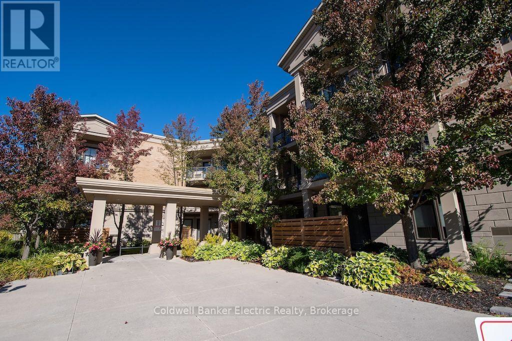 212 - 869 Clonsilla Avenue Property Photo 3