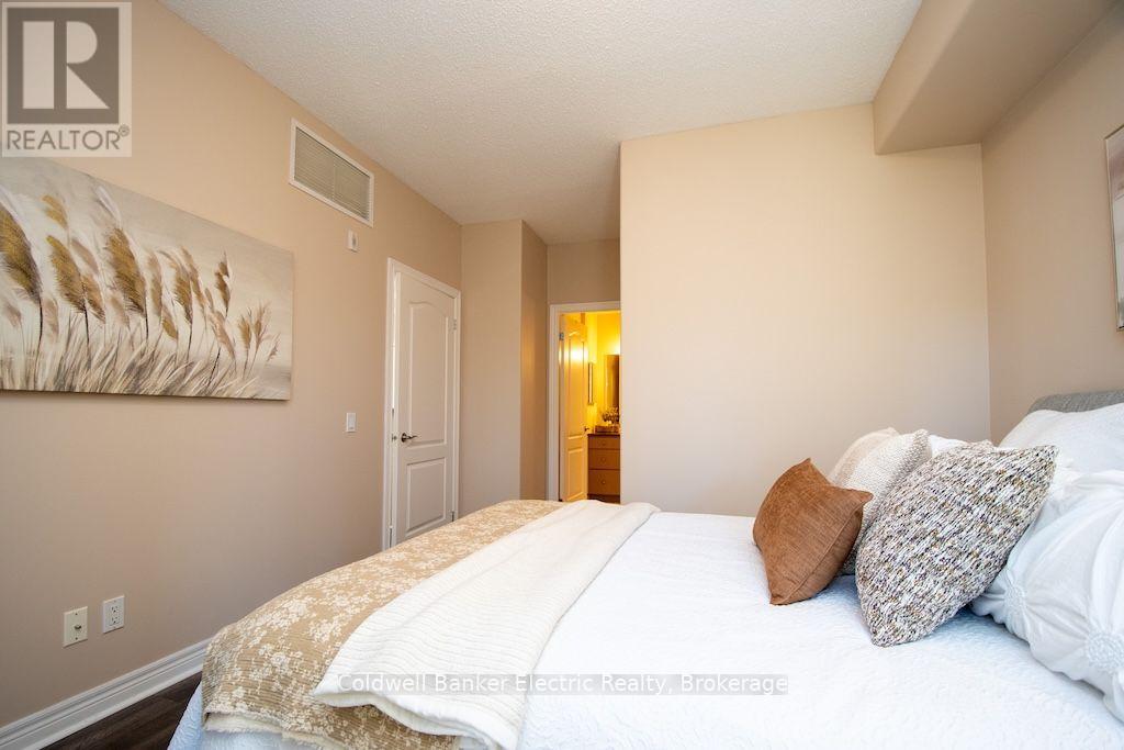 212 - 869 Clonsilla Avenue Property Photo 22
