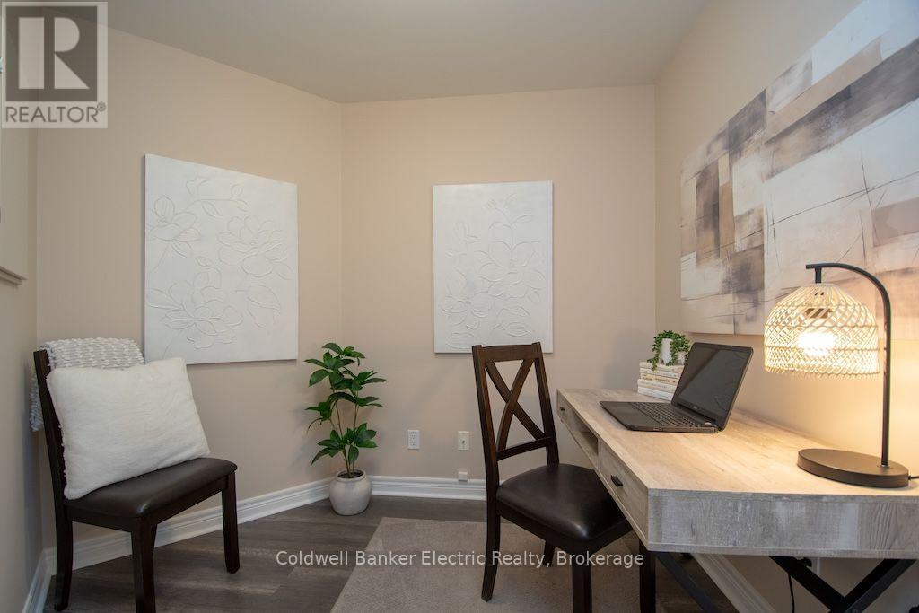 212 - 869 Clonsilla Avenue Property Photo 25