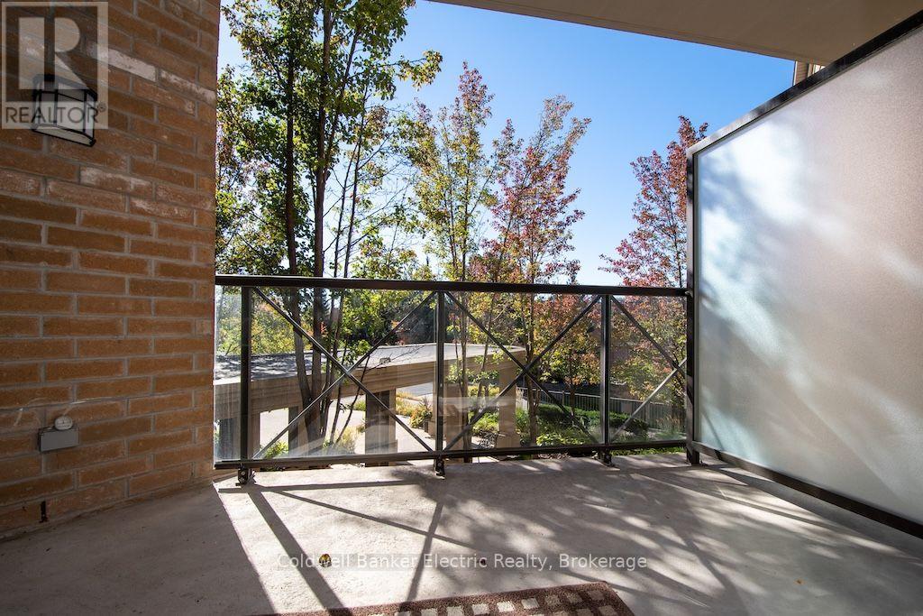 212 - 869 Clonsilla Avenue Property Photo 27
