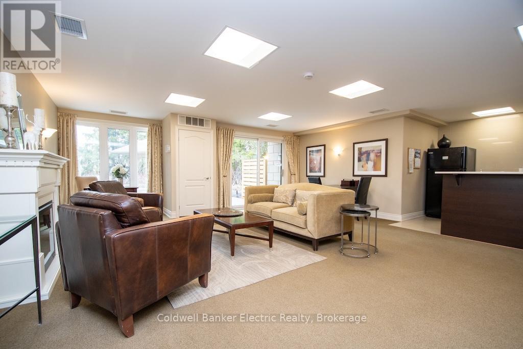 212 - 869 Clonsilla Avenue Property Photo 32