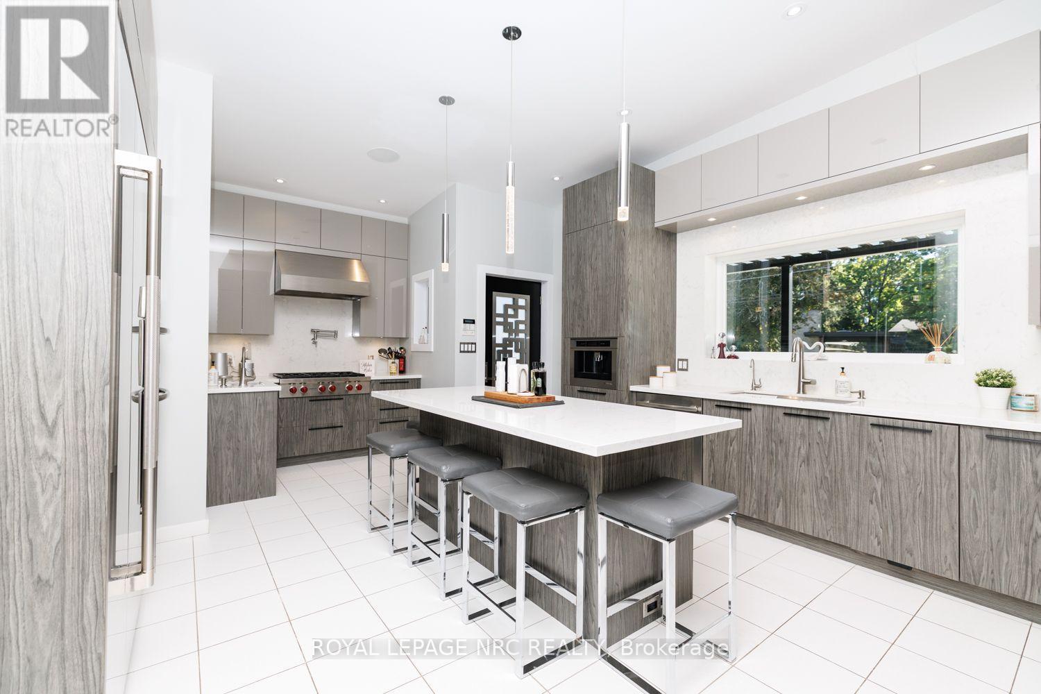 100 Marsdale Drive Property Photo 7
