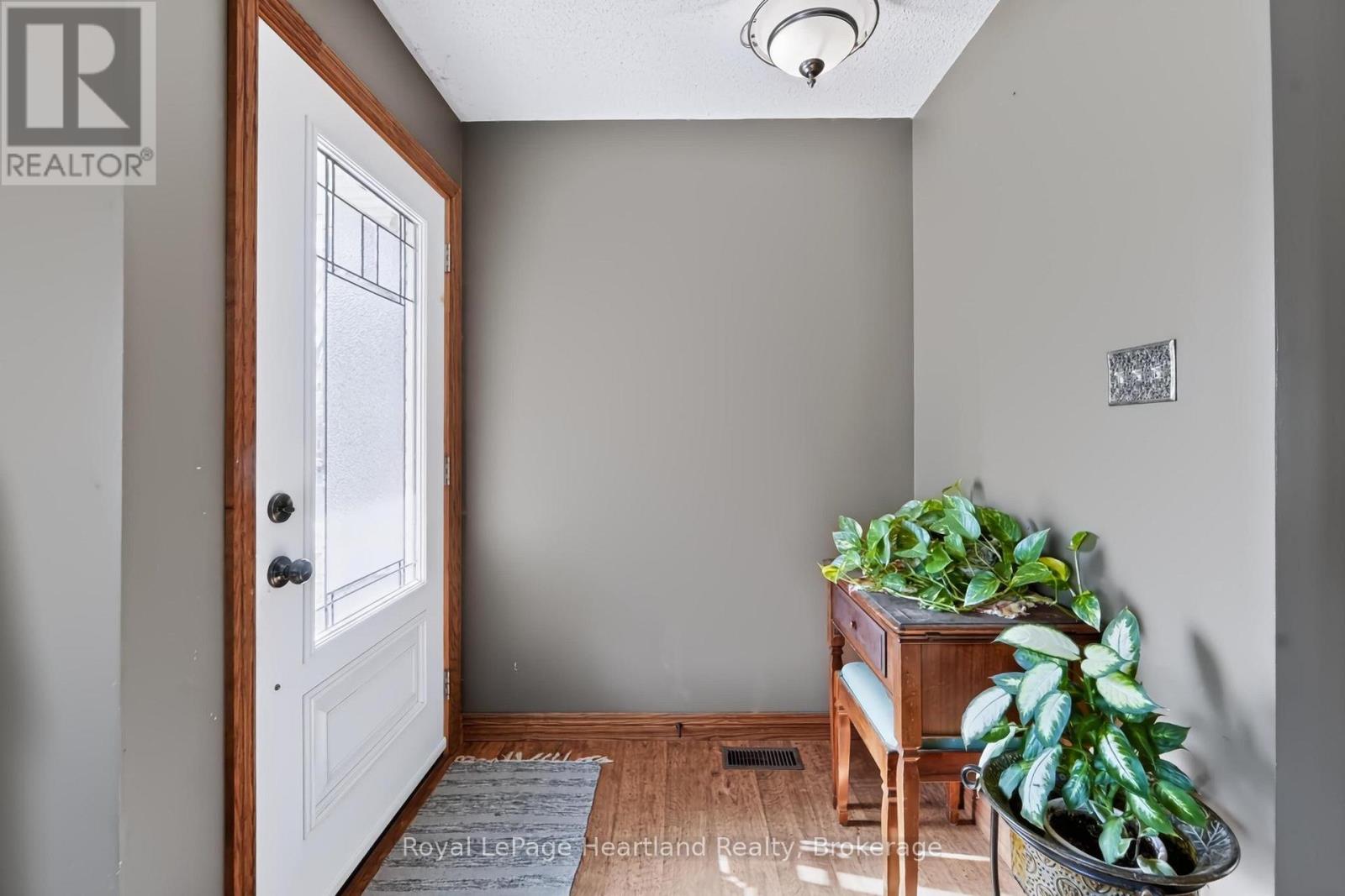 107 Mary Street Property Photo 4