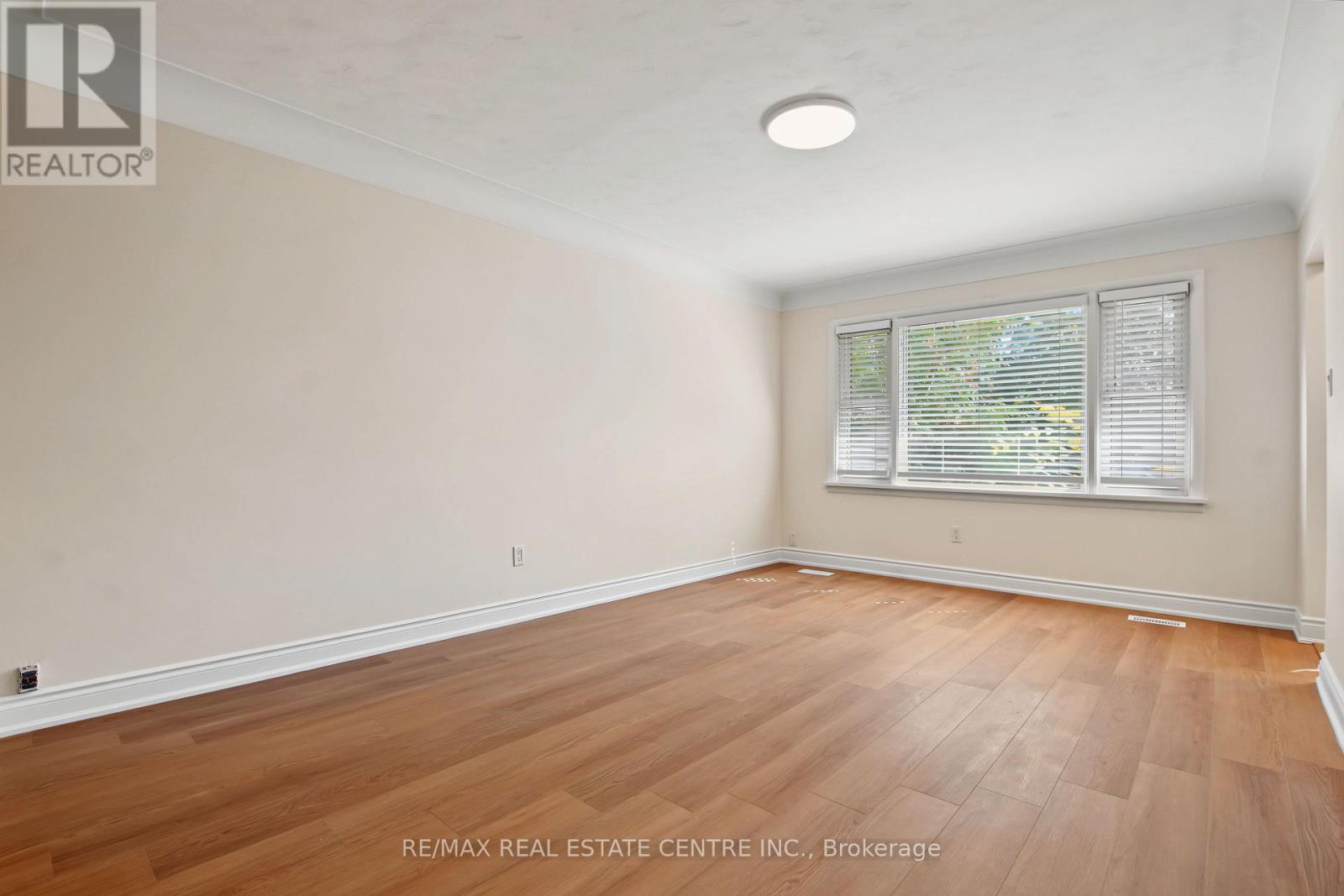 143 Elgin Crescent Property Photo 11