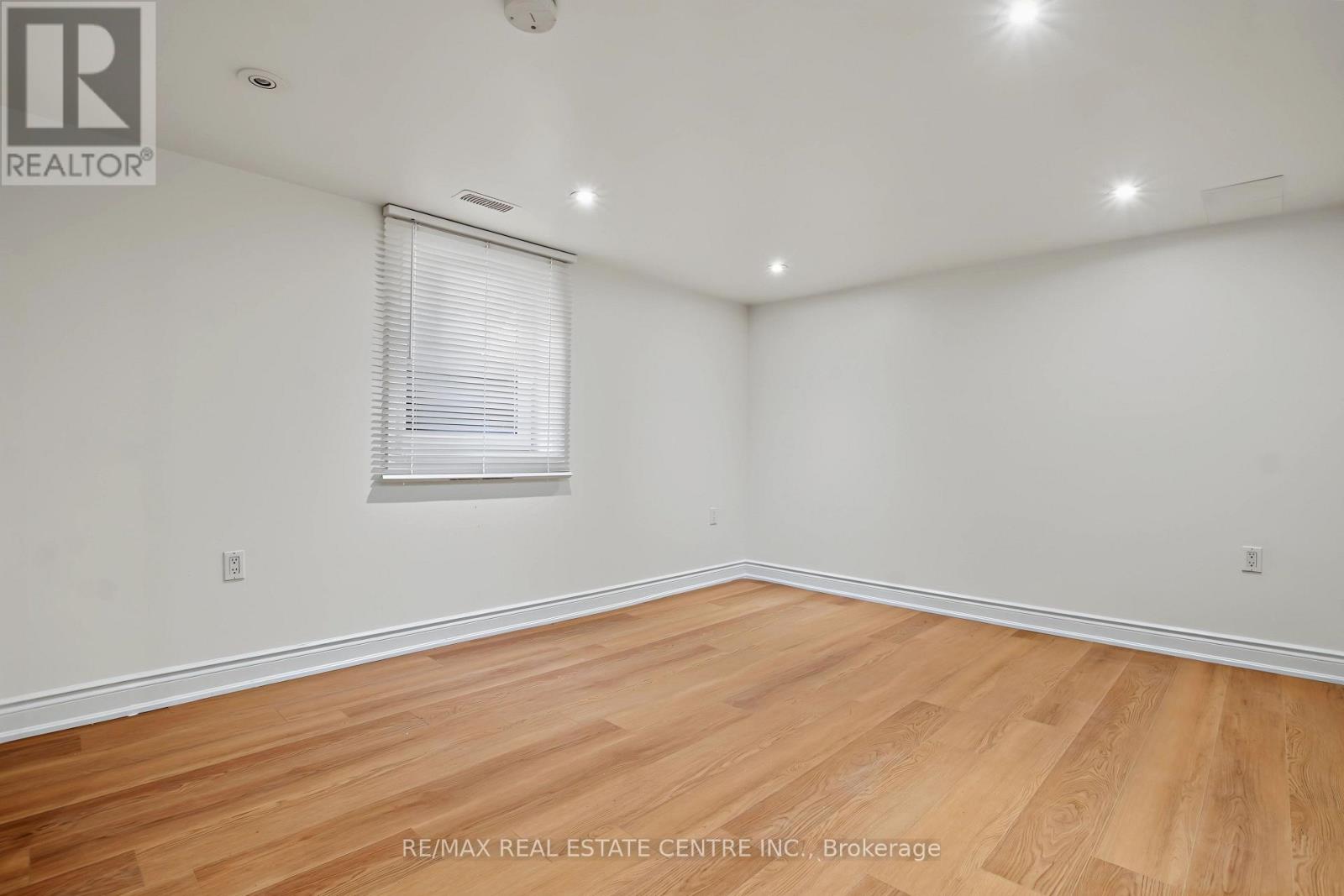143 Elgin Crescent Property Photo 16