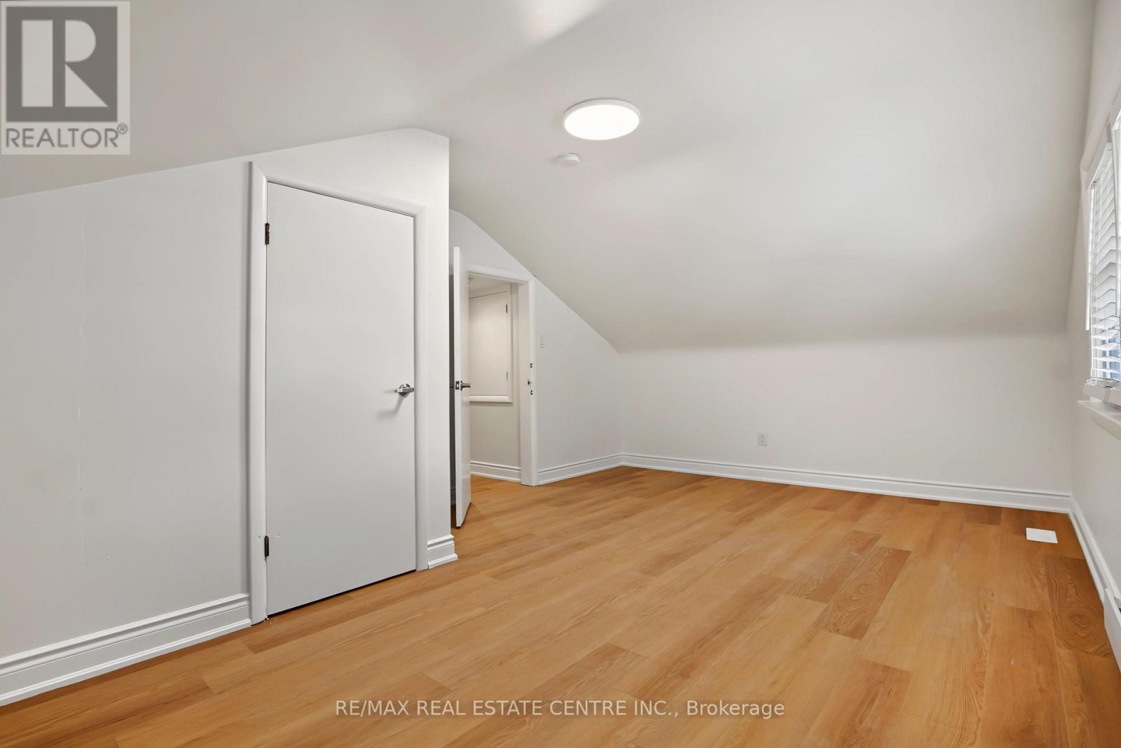 143 Elgin Crescent Property Photo 20