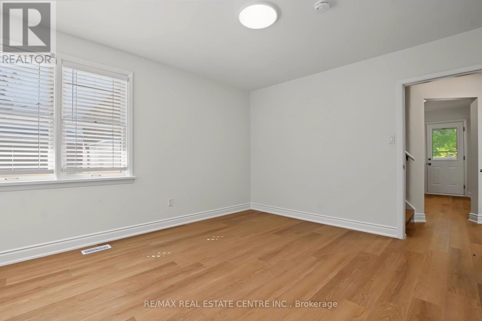 143 Elgin Crescent Property Photo 25