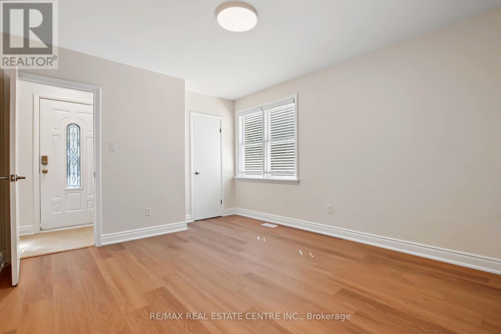 143 Elgin Crescent Property Photo 26