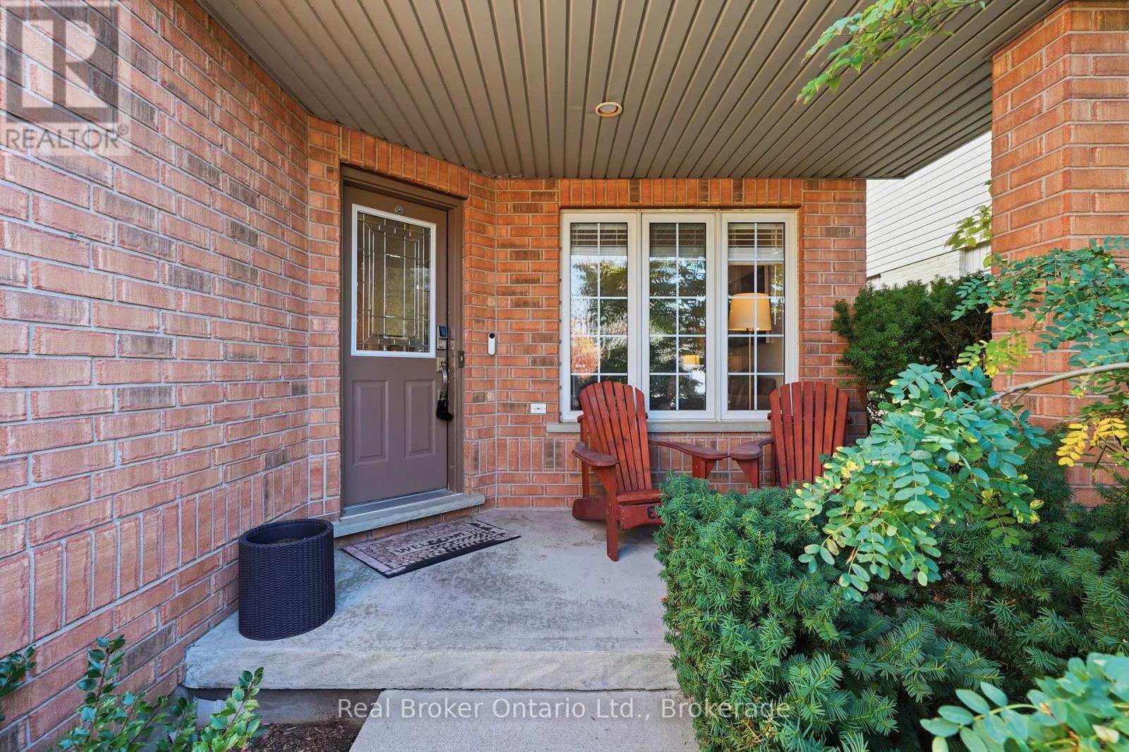 225 Summerfield Drive Property Photo 3