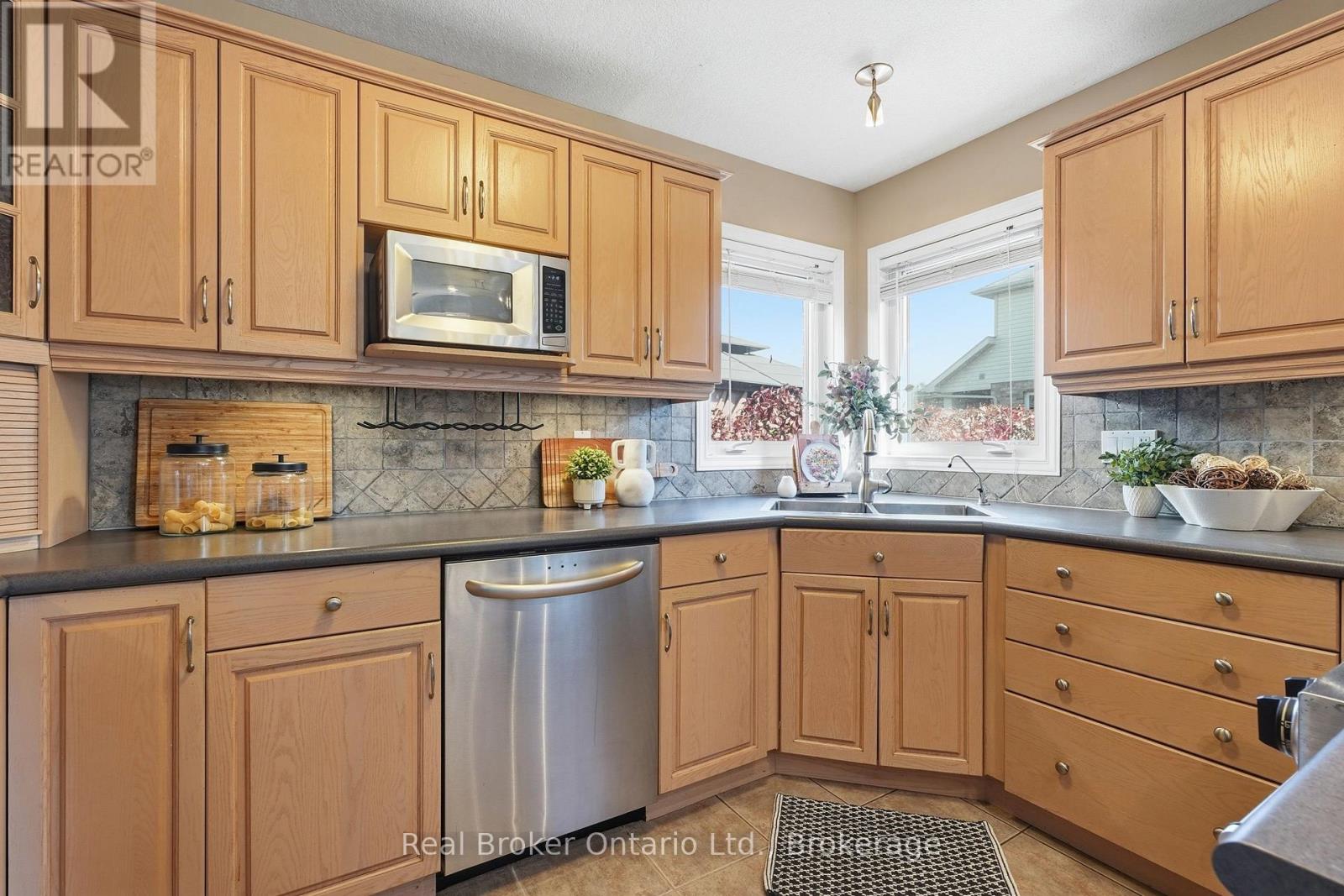 225 Summerfield Drive Property Photo 14