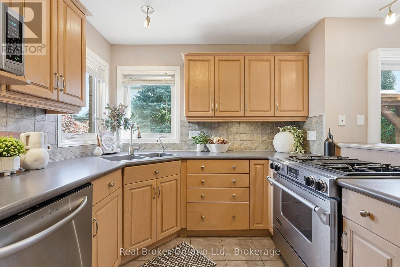 225 Summerfield Drive Property Photo 17