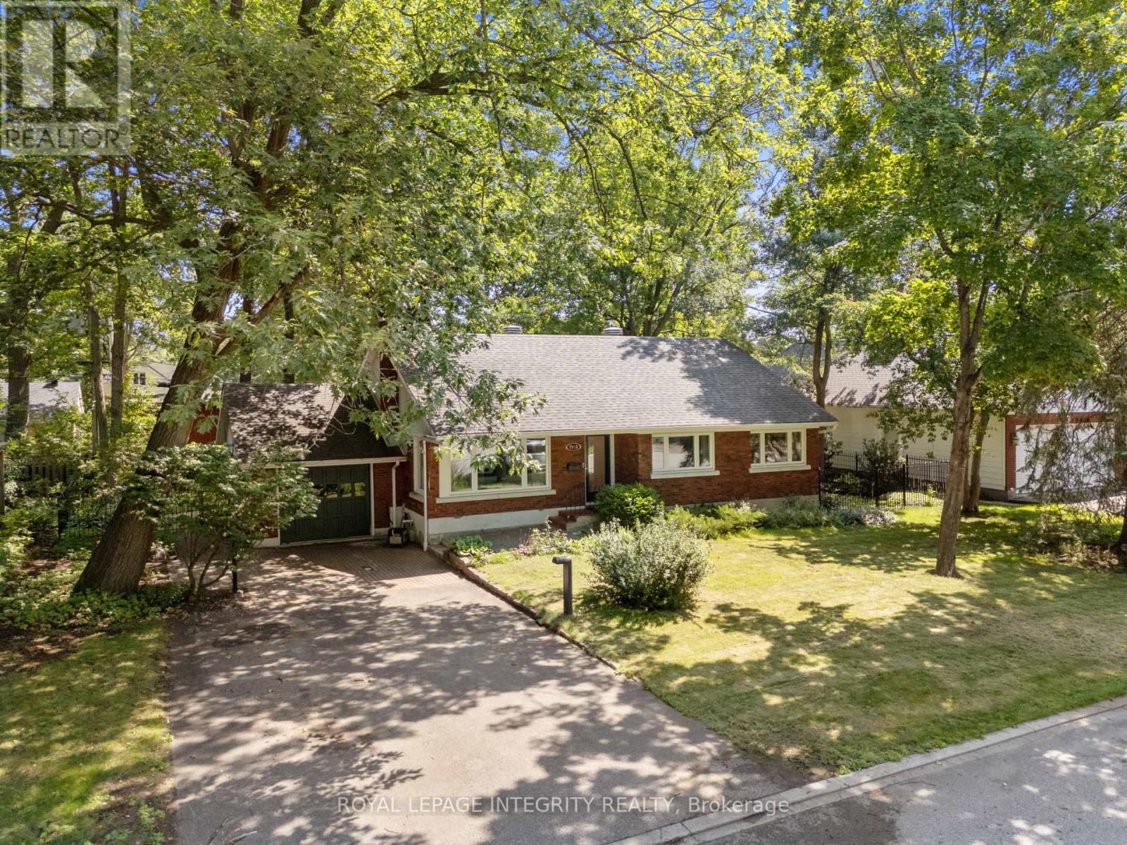 2183 Woodcrest Road Property Photo 2