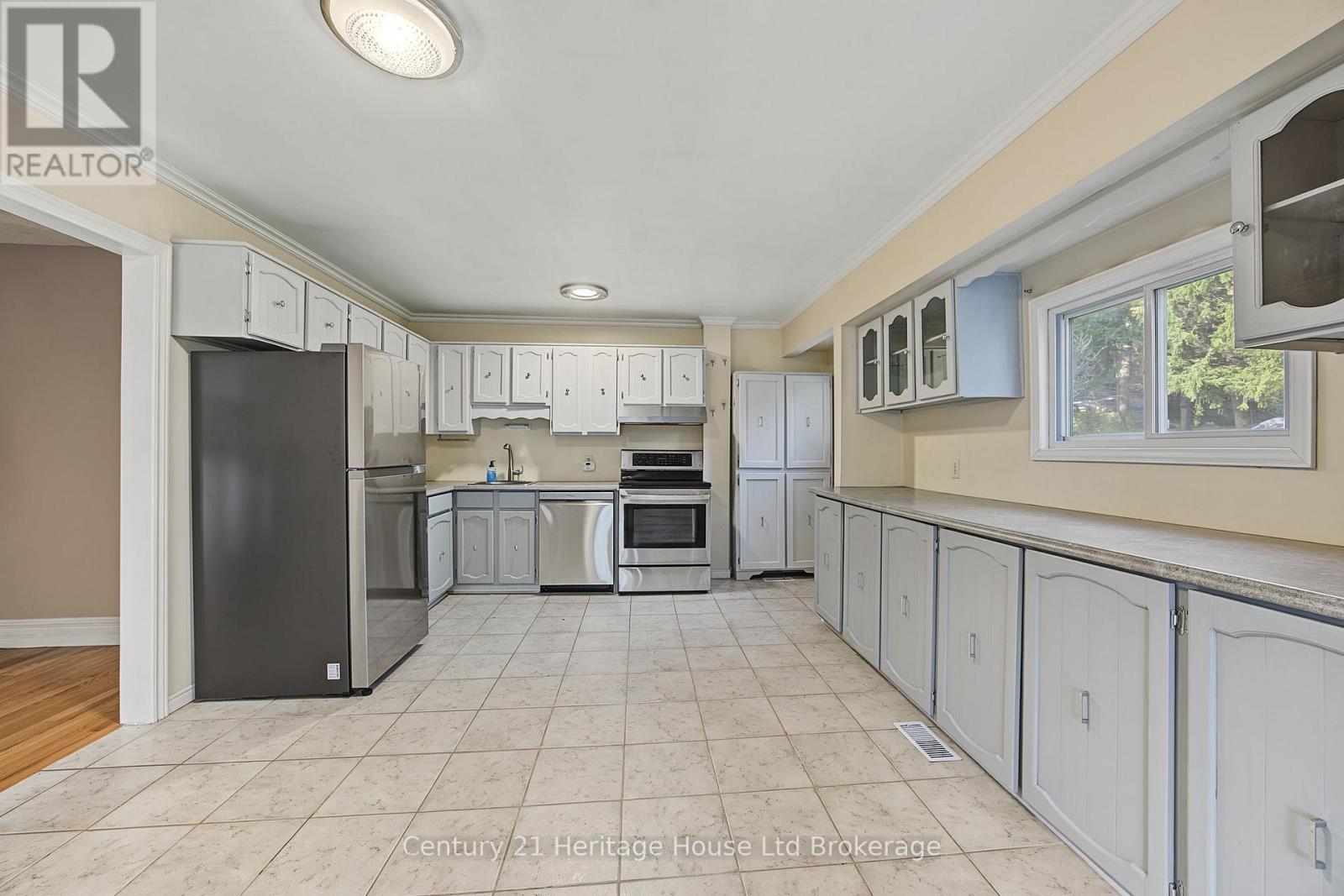 17846 Evelyn Drive Property Photo 12