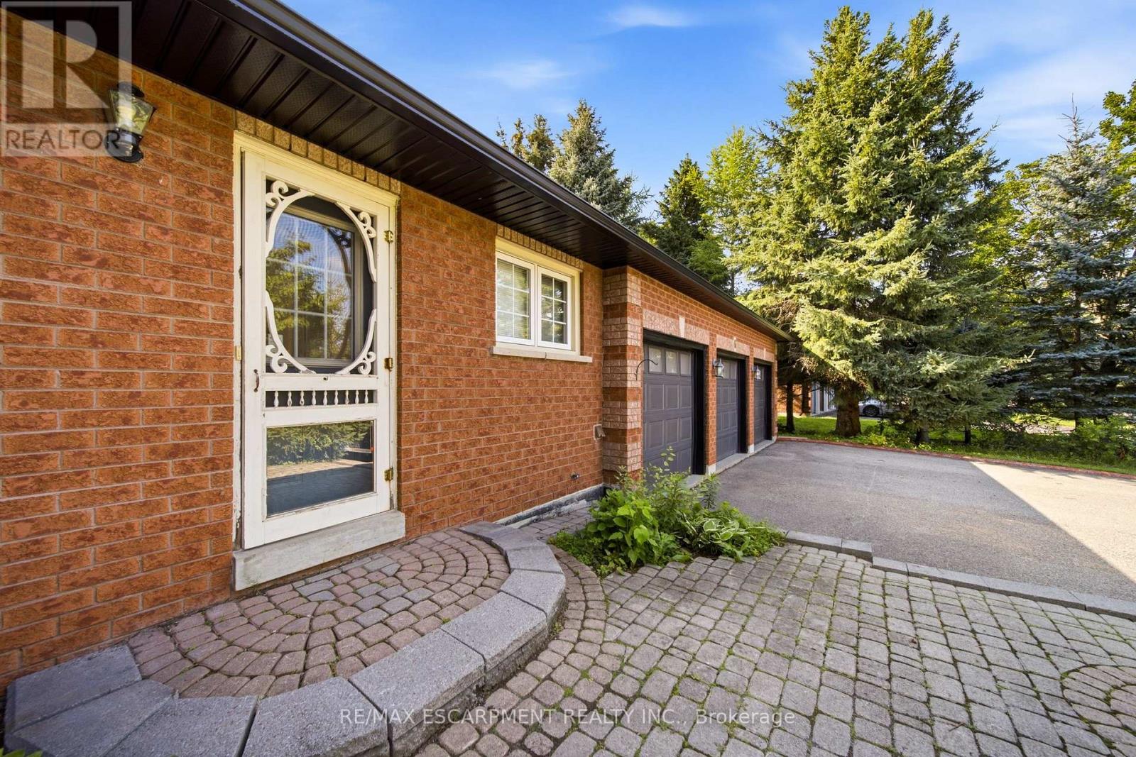 6 Willow Crescent Property Photo 9