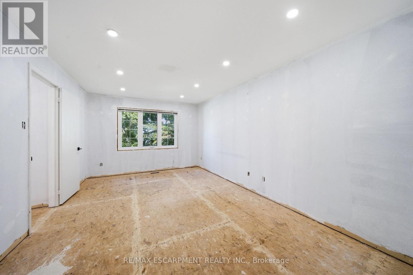 6 Willow Crescent Property Photo 24