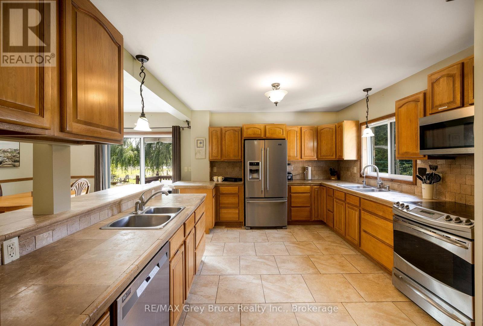 7011 Highway 6 Property Photo 9