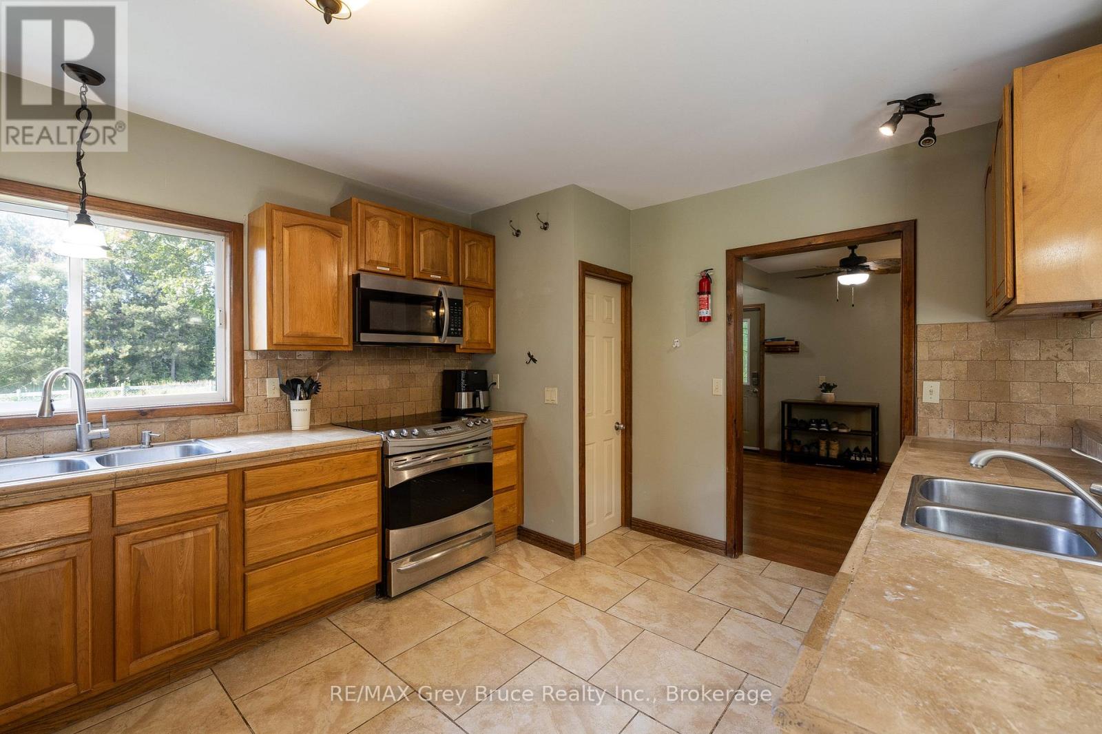 7011 Highway 6 Property Photo 11