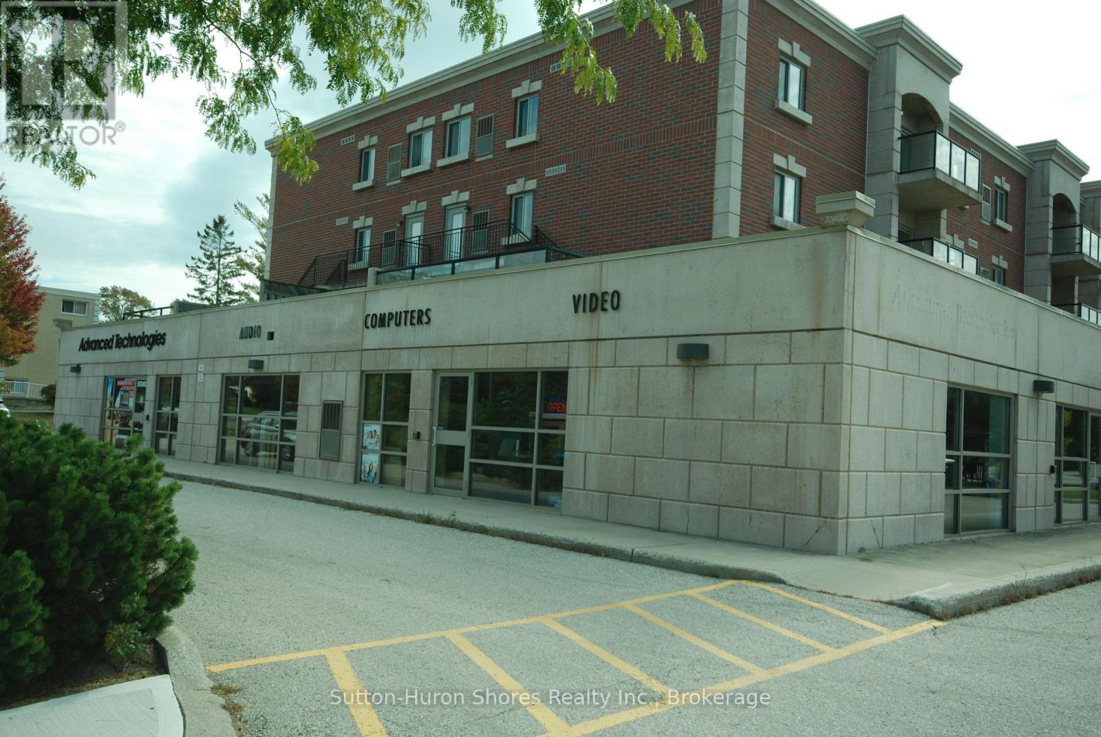 221 Adelaide Street Property Photo 2