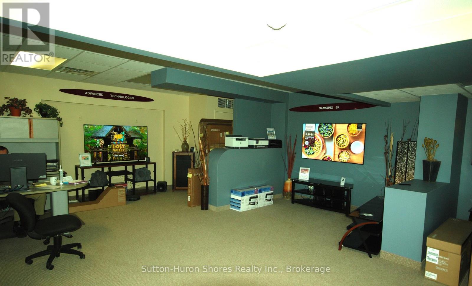 221 Adelaide Street Property Photo 3