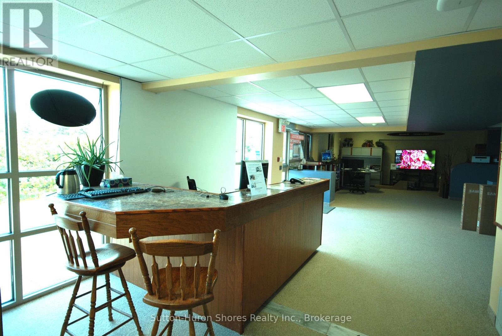 221 Adelaide Street Property Photo 5