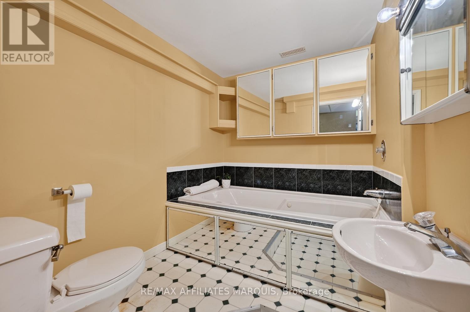 4 Davis Lane Property Photo 32