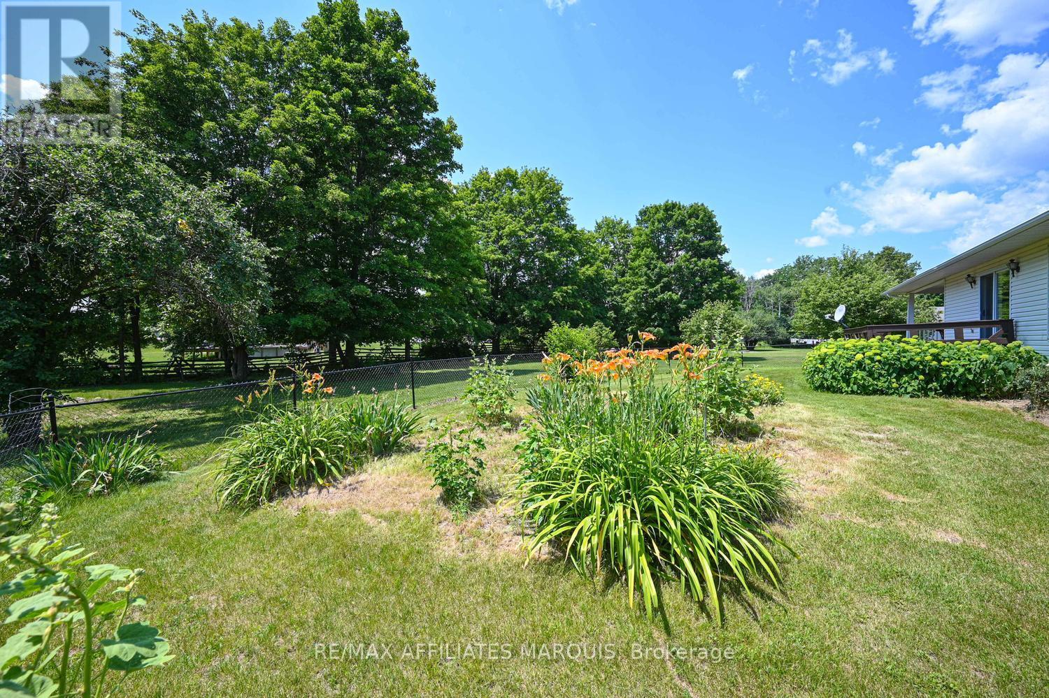4 Davis Lane Property Photo 43