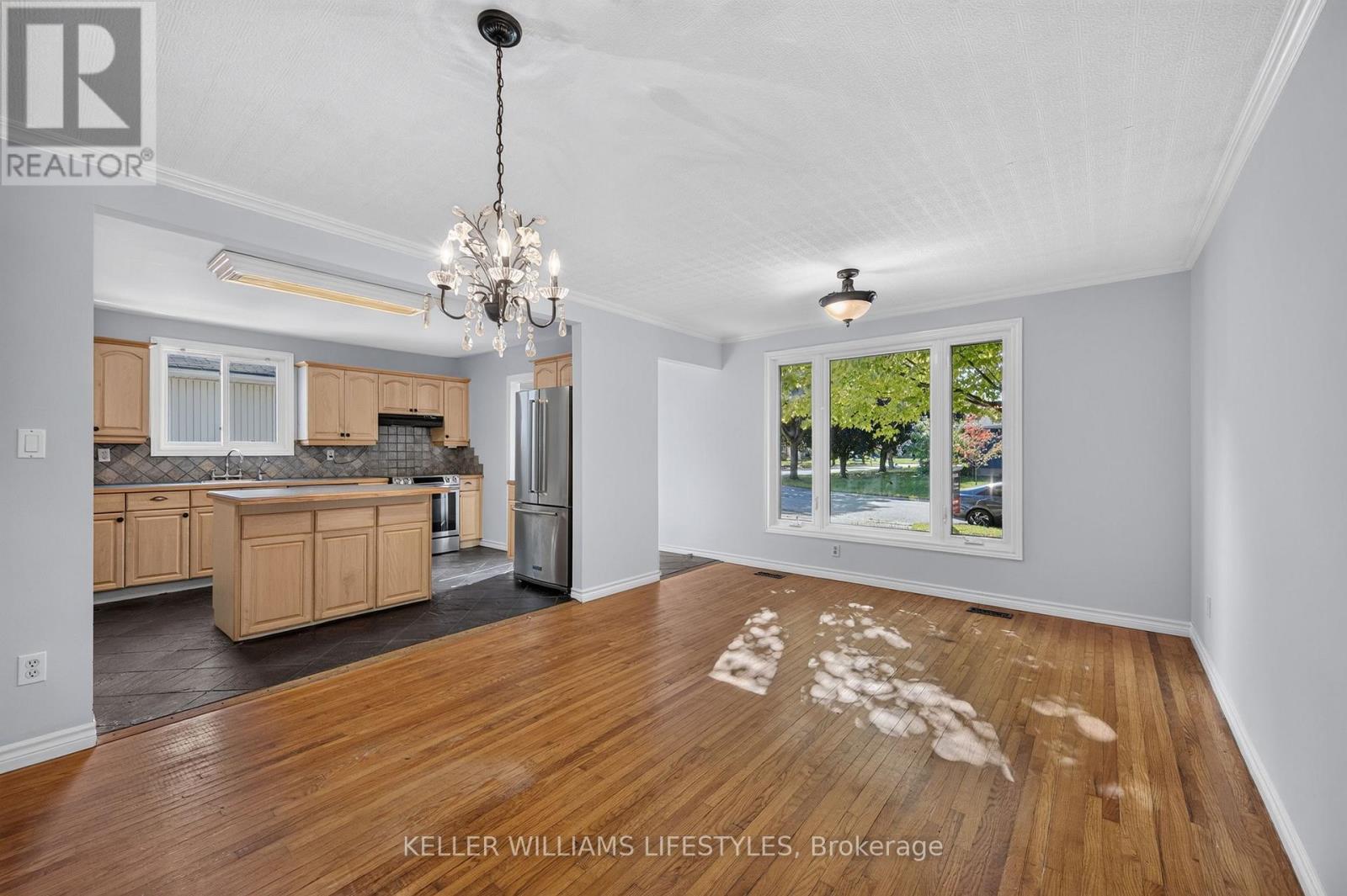 42 Stroud Crescent Property Photo 2